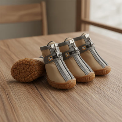 Gros plan chaussure pour chien double fermetures