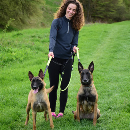 double laisse pour chien femme malinois