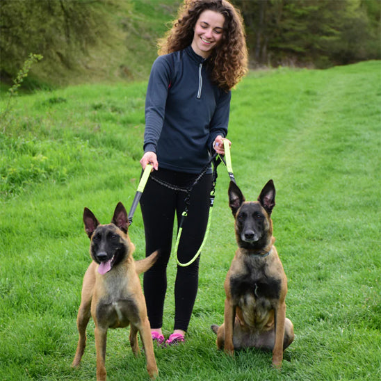 double laisse pour chien femme malinois