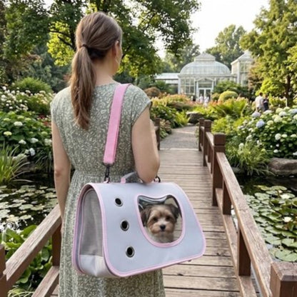 Femme porte le Sac de transport pour Chien en bandoulière