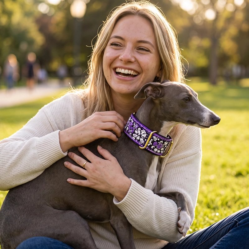 Femme prends bras lévrier avec Collier pour Chien
