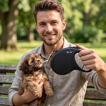 Petit chien avec Laisse enrouleur pour chien noir