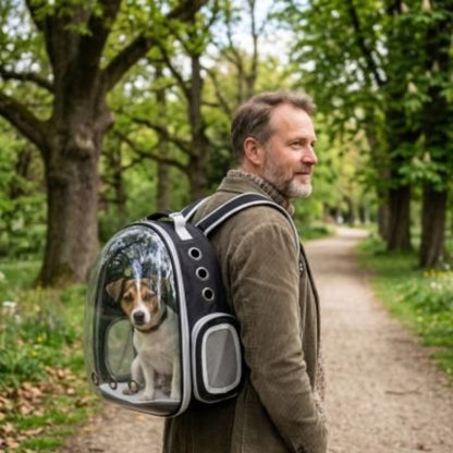 Promenade en sous bois un homme avec son chien dans Sac a dos chien