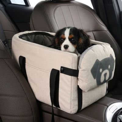Sac de transport pour Chien entre les sièges avant de la voiture