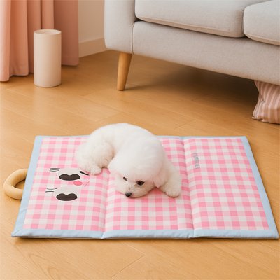 Tapis rafraîchissant Chien allongé dans le salon