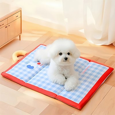 Tapis rafraîchissant Chien heureux être sur le tapis carreau banc bleu